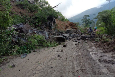 Longsor Susulan Sepanjang 10 Meter Kembali Tutup Ruas Jalan Sicincin-Malalak